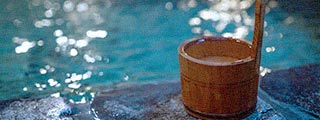 浸かる