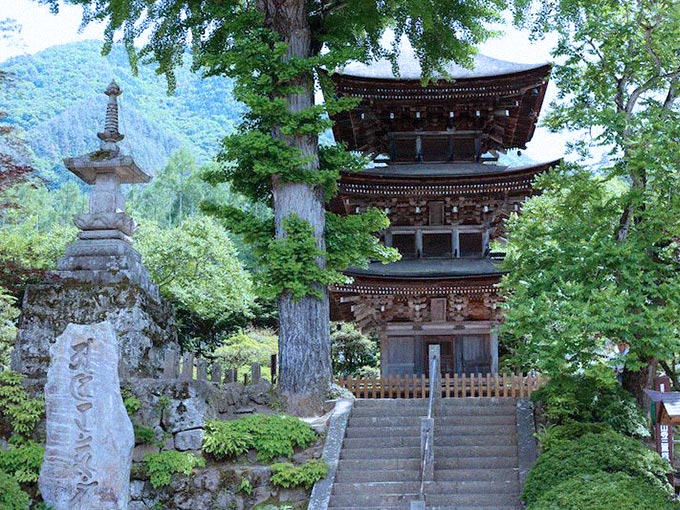 前山寺三重塔
